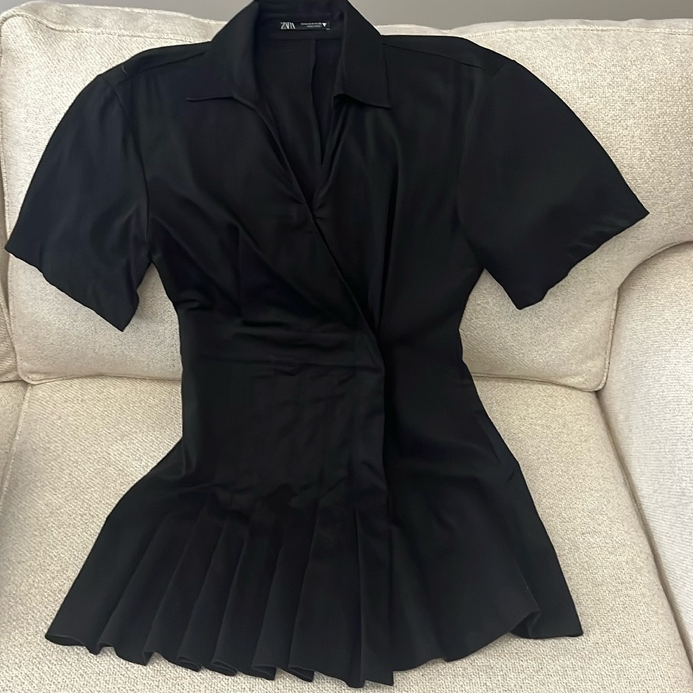 Zara short sleeve pleated wrap mini dress black size medium
